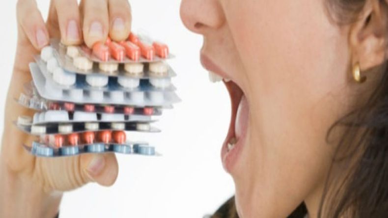 النساء يفرطن أكثر من الرجال في تناول أدوية دون وصفات!