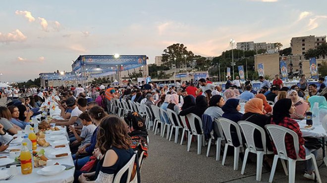 “هنكل الجزائر” تجمع أزيد من 1200 شخص للإفطار بساحة رياض الفتح