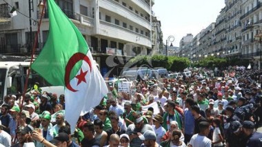 Le Hirak revendique un changement radical, le président Tebboune promet la “Nouvelle République”