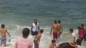 22 يتيما من البويرة يكتشفون البحر لأول مرة في حياتهم