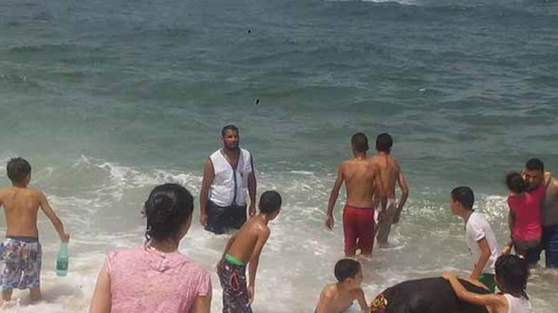 22 يتيما من البويرة يكتشفون البحر لأول مرة في حياتهم