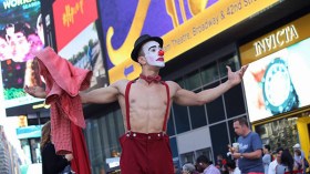 شاب من البليدة يصنع الحدث في أمريكا ويتحدى شارلي شابلين