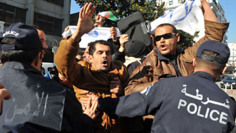 البطالون يخرخون إلى الشارع في ذكرى خمسينية الإستقلال