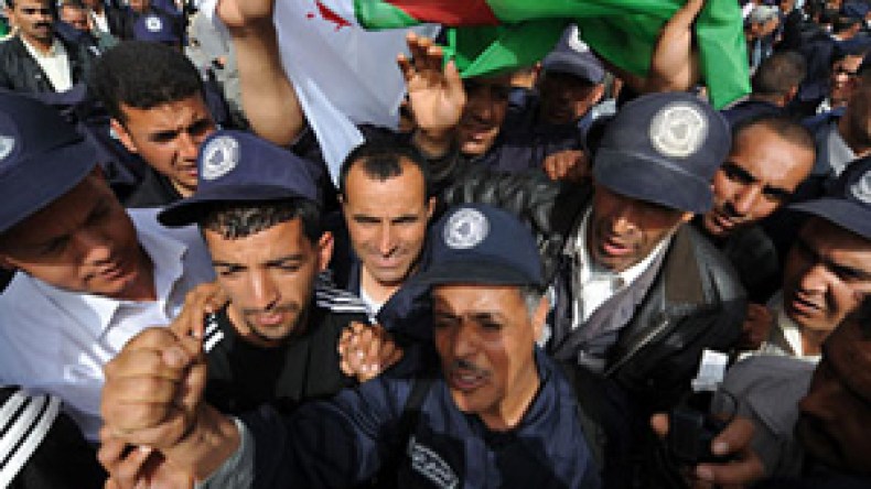 “الباتريوت” يتمسكون بالاعتصام المفتوح ويرفضون “وساطة” البرلمان