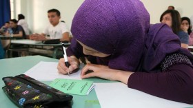 أولياء يشجّعون أبناءهم على الغش في الإمتحانات
