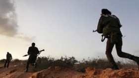 “القاعدة” تشرع في استخدام الأسلحة الحربية المهرّبة من ليبيا