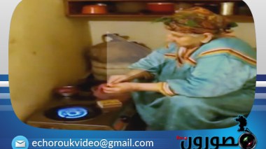 عجوز من منطقة القبائل تغني بكلمات جميلة