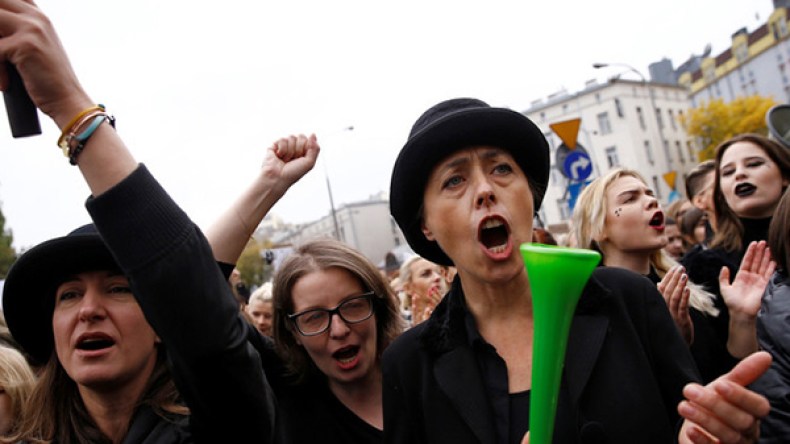 نساء بولندا ينتفضن ضد قانون حظر الإجهاض