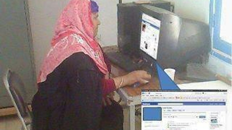 تركيا تدرب ربات البيوت على استخدام الفيسبوك