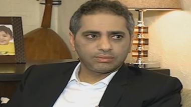 ظهور الفنان فضل شاكر حليق اللحية ويتمنى العودة لحياته الطبيعية