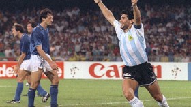 حينما فجّر مارادونا فتنة قومية في إيطاليا