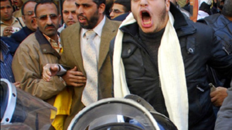 الملايين يستعدون لـ “جمعة الغضب” للإطاحة بنظام مبارك