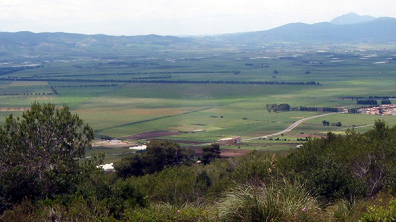 فلاحون يطالبون بحماية أراضيهم الخصبة في وهران