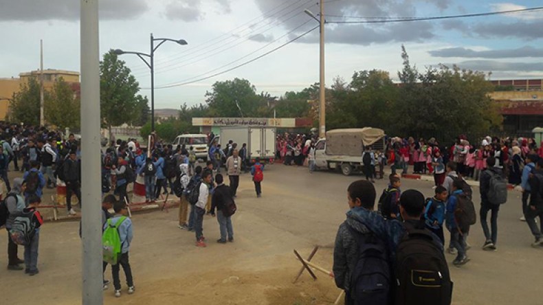 سيارة تقتل شيخا والسكان يغلقون الطريق في أم البواقي