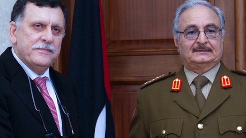 ماكرون يجمع بين السراج وحفتر لحل الأزمة الليبية