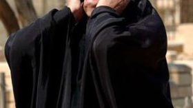 أطفال عراقيون وقاصرات يروين مآسيهن في بيوت الجواري