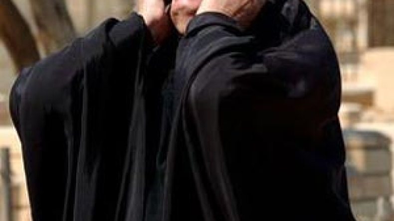 أطفال عراقيون وقاصرات يروين مآسيهن في بيوت الجواري