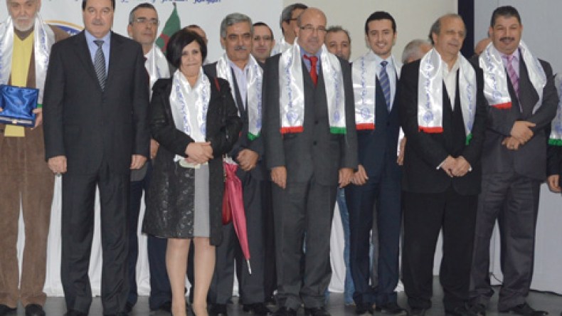 الأمن‭ ‬الوطني‭ ‬يكرم‭ ‬عبد‭ ‬الحميد‭ ‬شربال‭ ‬عميد‭ ‬مديري‭ ‬الصحف‭ ‬الجزائرية