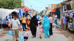 التوانسة ينعشون حركة التجارة في الوادي