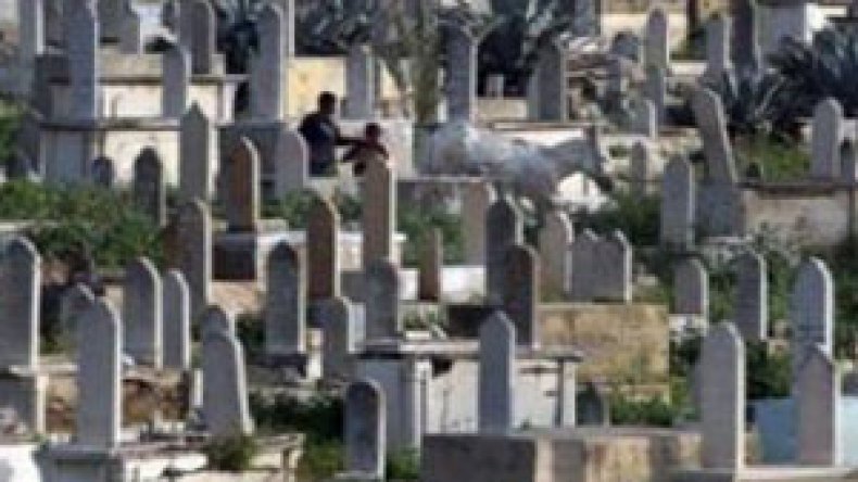 سحرة‭ ‬ينبشون‭ ‬القبور‭ ‬ويبترون‭ ‬ذراعا‭ ‬وكفا‭ ‬من‭ ‬جثتين‭ ‬بتيبازة