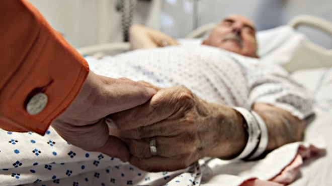 مساعدات اجتماعيات للتكفل بالمسنين والعجزة بالعاصمة