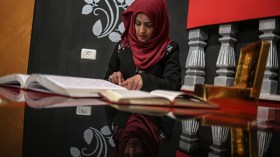 نسخت المصحف الشريف كاملا ويدويا لتهب ثوابه لأرواح الشهداء!