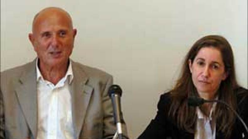 حزب تونسي معارض يتهم الحكومة بسحب صحيفته من الأسواق