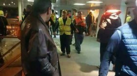 نجاة 500 مسافر من الموت حرقا في عرض البحر بسبب المفرقعات