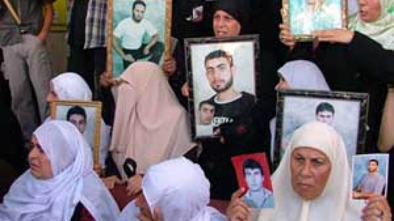 أمهات الأسرى الفلسطينيين: المناصب أصبحت أهم من  أبنائنا