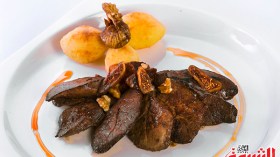 كبد الديك الرومي مع التين المجفف والجوز