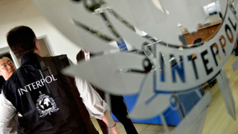 الأنتربول يوقف مغتربا بتلمسان لسرقته محلا للألماس بسويسرا