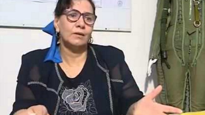 الجزائرية حكيمة عبد الصمد .. أول إمرأة تقود طائرة حربية في العالم