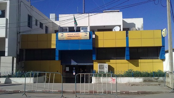 الركض خلف سعاة البريد للحصول على الصكوك بوهران؟!