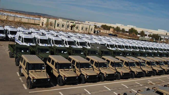 الجيش يسلم عربات مرسيدس بنز لمؤسسات عمومية وخاصة