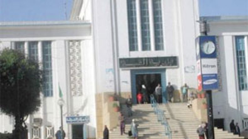 صور‭ ‬جريمة‭ ‬قتل‭ ‬موظفة‭ ‬في‭ ‬بلدية‭ ‬القبة‭ ‬تروّج‭ ‬عبر‭ ‬البلوتوت‭ ‬في‭ ‬هواتف‭ ‬المواطنين‭ ‬بالعاصمة‭ ‬