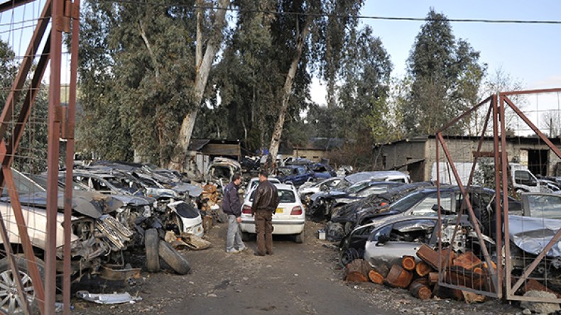 إمبراطورية الخردة.. هنا يعقد السماسرة صفقات الموت!