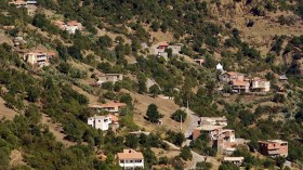 سكان قرية محبوبة بتيزي وزو يغلقون مقر البلدية