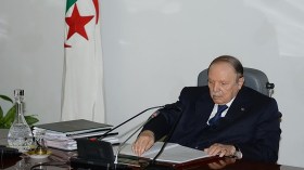 بوتفليقة ينهي مهام الوزراء بن يونس وقاضي وخمري