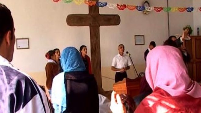 تجنيد مغتربين جزائريين بفرنسا لمواصلة حملة التنصير بالجزائر
