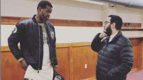 نجم الكرة الأمريكية “ستيفن جاكسون” يشهر إسلامه