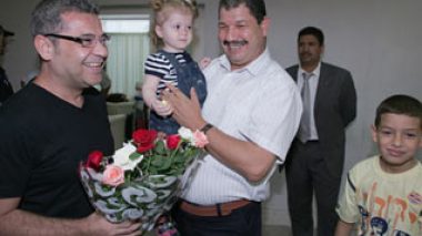 Le journaliste vedette de « MBC » Mostafa Al-Agha arrive à Alger et sera honoré par Echorouk