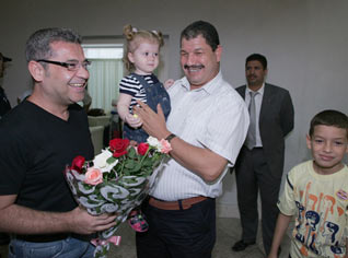 Le journaliste vedette de « MBC » Mostafa Al-Agha arrive à Alger et sera honoré par Echorouk