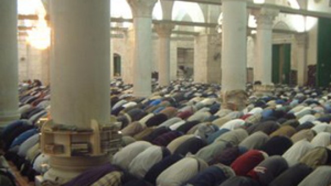 خريجو الزوايا يهددون بمقاطعة صلاة التراويح رمضان المقبل