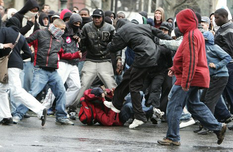 Bagarres, armes blanches, cocktail-molotov… l’artillerie des Algériens pendant le Ramadhan !