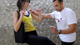 فتيات يقتحمن عالم الفنون القتالية دفاعا عن النفس