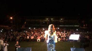 Lebanese Singer Elissa Resorted to the Playback Voice in a Live Concert Eastern Algeria