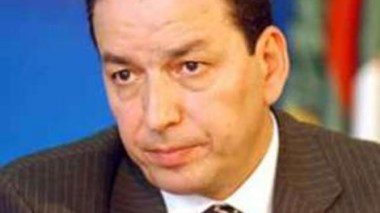 Benyounès pour la réduction des importations