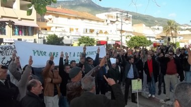 Municipality Workers come out on Strike