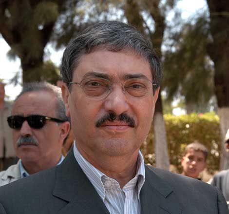 What are the compulsory motives prompting Ali Benflis to vie for presidential rostrum?