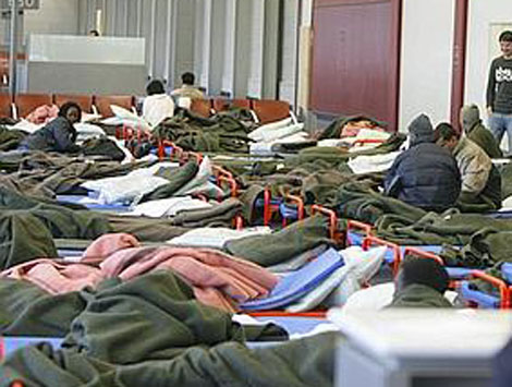 25 Algerian Illegal Immigrants Escape from a Spanish Detention Center